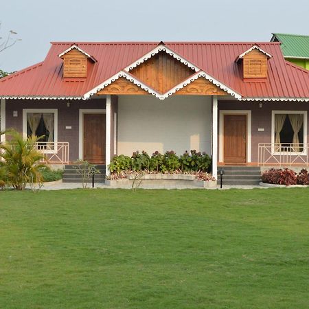 Vanbilas Family Tourism Chālsa Екстериор снимка